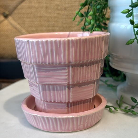 Vintage McCoy planter - Picture 3 of 11